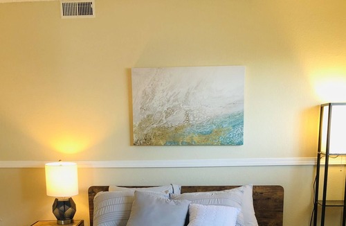 San Leandro House | 2 Br with Amazing View and Free Garage Parking