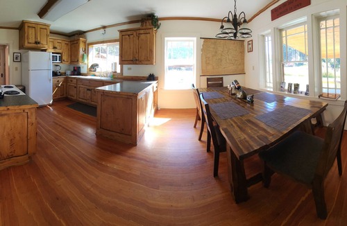 Chewelah Cabin | 2 cabins private lake front