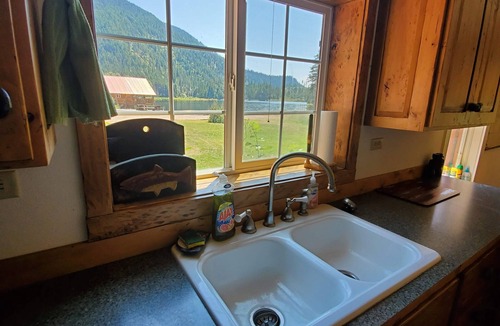 Chewelah Cabin | 2 cabins private lake front