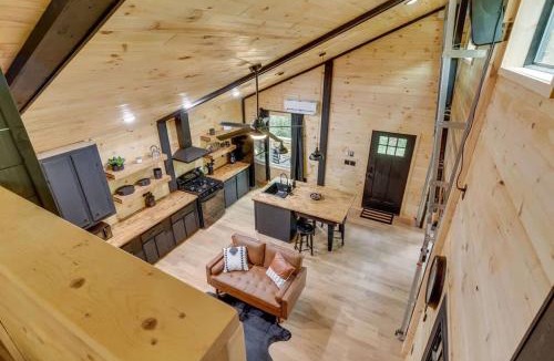 Rocky Grove House | 2 Cabins side by side - Sleeps 9 Perfect for 2 fa