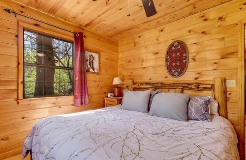 Rocky Grove House | 2 Cabins side by side - Sleeps 9 Perfect for 2 fa