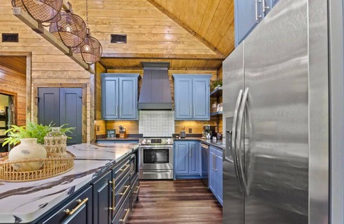 Broken Bow Cabin | 2 Cabins w/Pickleball, Heated & Chilled Pools