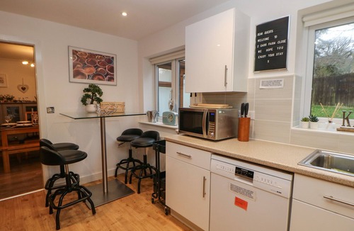 Padfield House | 2 CARR FARM CLOSE, family friendly, with hot tub in Glossop