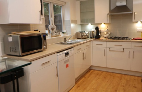 Padfield House | 2 CARR FARM CLOSE, family friendly, with hot tub in Glossop