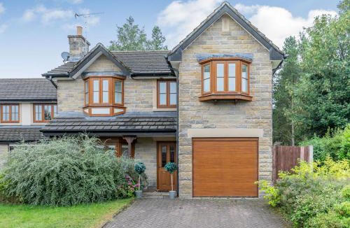Padfield House | 2 Carr Farm Close