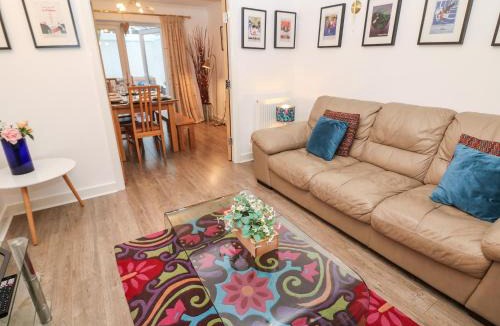 Padfield House | 2 Carr Farm Close