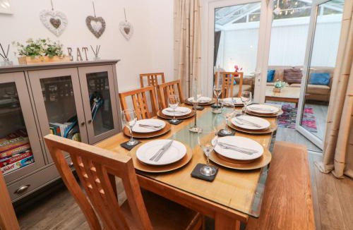 Padfield House | 2 Carr Farm Close