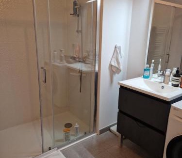 Plerin Apartment | 2 chambres, avec balcon, à 8 min des plages en voiture