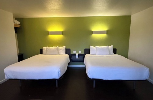 Munras Avenue Hotel | 2 Classic Queens Near Downtown Monterey