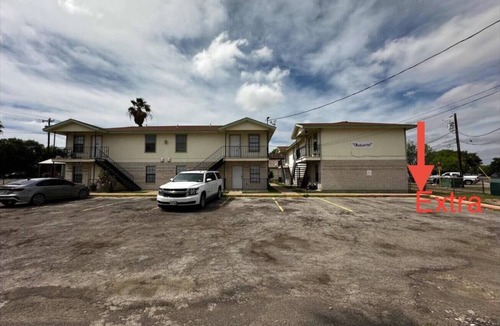 Eagle Pass Apartment | 2 Columns Stay 5 - Eagle Pass