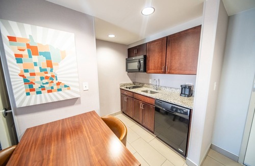 Kutzky Park Hotel | 2 Comfortable Accommodation! Kitchen, Pet-Friendly, Indoor Pool, Free Breakfast!
