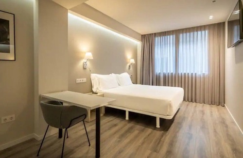 Castanos Hotel | 2 Comfortable Apartments w/Balcony for Pet-Friendly Bilbao Getaways