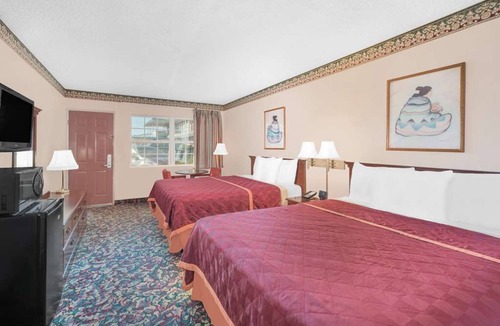 Pecos Hotel | 2 Comfortable Lodgings in Historic Pecos! Free Parking, Pool, Pets are Welcome!