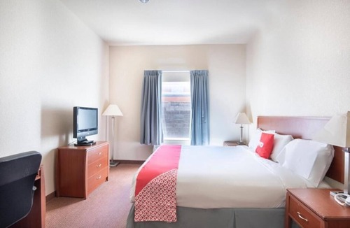 Clute Hotel | 2 Comfortable Rooms for Families w/Nearby Dining & Attractions