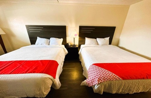 West San Antonio Hotel | 2 Comfortable Rooms Near Parks & Attractions - Outdoor Pool