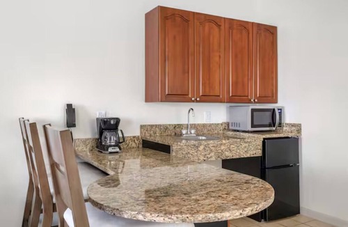 Mishawaka Hotel | 2 Comfortable Studio Unit w/Kitchen l Close to Riverwalk & Notre Dame