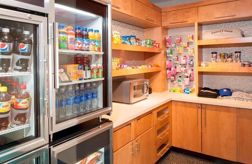 Norwood Park Hotel | 2 Comfortable Suites Perfect for Families & Groups