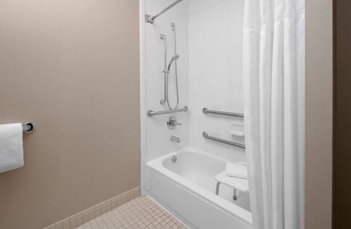 Norwood Park Hotel | 2 Comfortable Suites Perfect for Families & Groups
