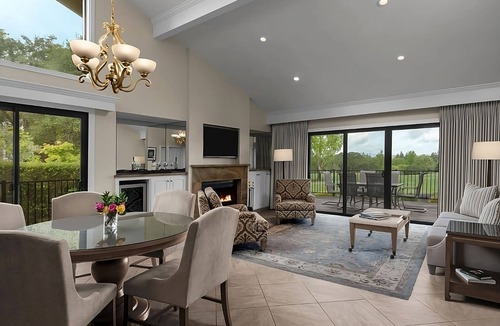 Napa Hotel | 2 Comfortable Suites with Full Kitchen! Pool, Onsite Golf Course & Tennis Courts