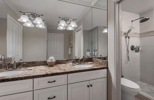 Napa Hotel | 2 Comfortable Suites with Full Kitchen! Pool, Onsite Golf Course & Tennis Courts
