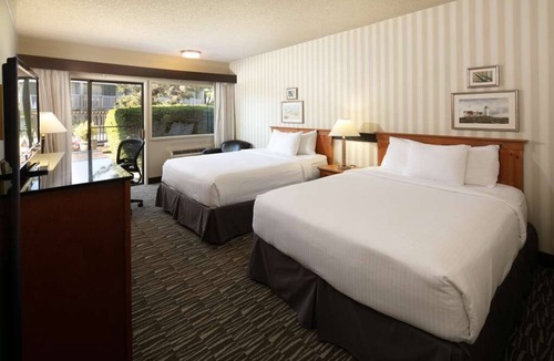 West Bellevue Hotel | 2 Comfortable Units! A quick drive away from Downtown Bellevue! Pets Allowed!