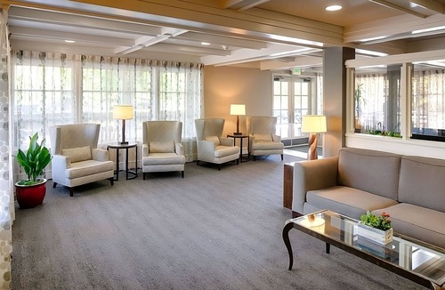 West Bellevue Hotel | 2 Comfortable Units! A quick drive away from Downtown Bellevue! Pets Allowed!