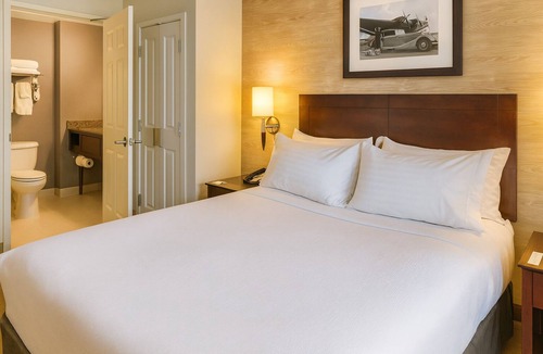 O'Hare Hotel | 2 Comfortable Units, Complimentary Airport Shuttle, Pets Allowed!