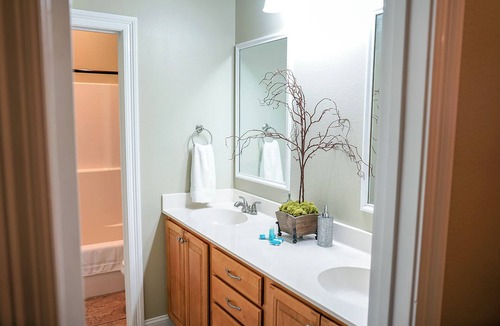 Kreole Apartment | 2 Connected Homes · 6BR · 2 Kitchens · Laundry