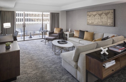 Financial District Hotel | 2 Connecting Suites at a 4⭐️ Hotel