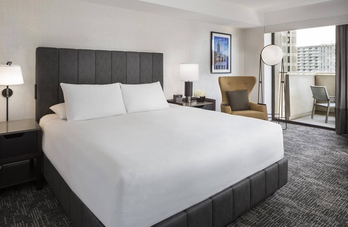 Financial District Hotel | 2 Connecting Suites at a 4⭐️ Hotel