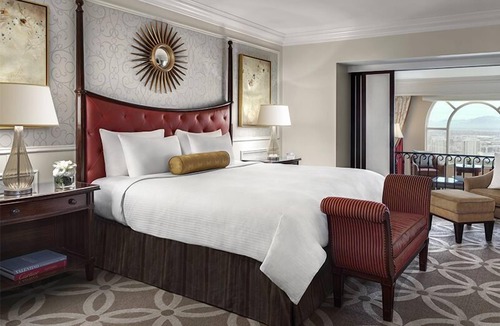 Las Vegas Hotel | 2 Connecting Suites at a 5⭐️ Hotel