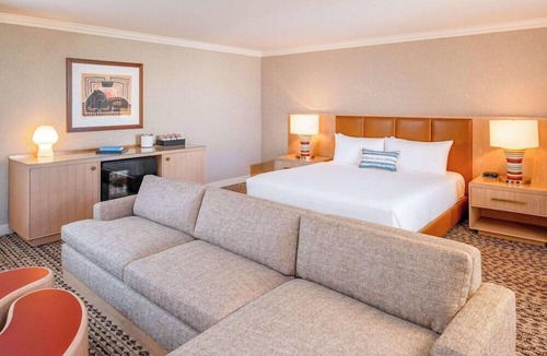 Las Vegas Hotel | 2 Connecting Suites at a 4⭐️ Hotel