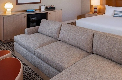 Las Vegas Hotel | 2 Connecting Suites at a 4⭐️ Hotel