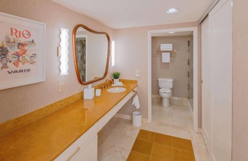 Las Vegas Hotel | 2 Connecting Suites at a 4⭐️ Hotel