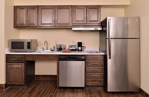 Bayou Cane Apartment | 2 Connecting Suites at a Hotel