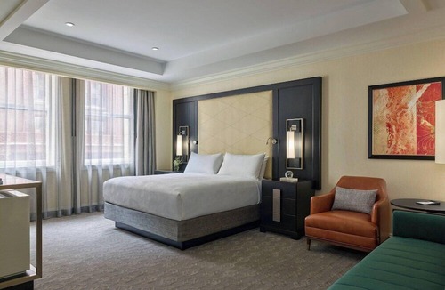 The Loop Hotel | 2 Connecting Suites at a 4.5⭐️ Hotel