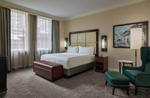 The Loop Hotel | 2 Connecting Suites at a 4.5⭐️ Hotel