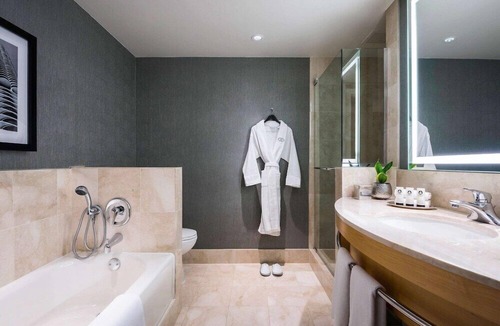 Rush and Division Hotel | 2 Connecting Suites at a 4.5⭐️ Hotel