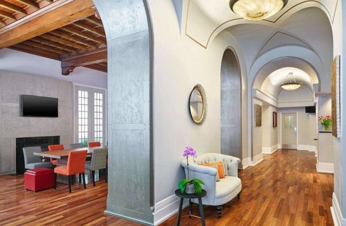 Rush and Division Hotel | 2 Connecting Suites at a 4.5⭐️ Hotel