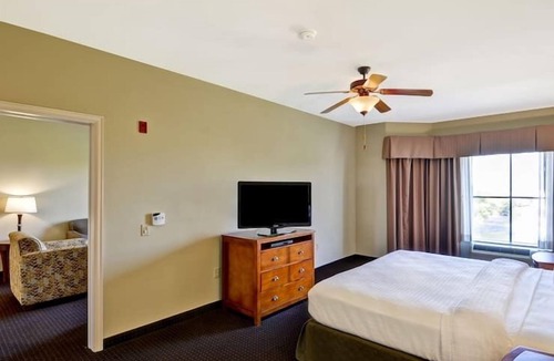 Energy Corridor Hotel | 2 Connecting Suites at a Hotel