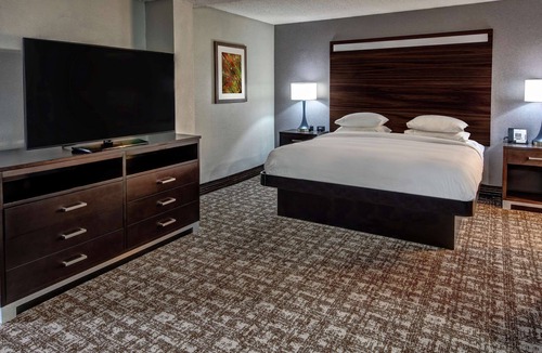 Jackson House | 2 Connecting Suites at a 4⭐️ Hotel