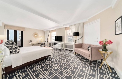 Midtown East Hotel | 2 Connecting Suites at a 4⭐️ Hotel