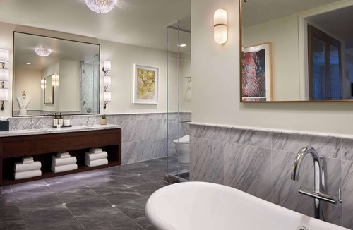 Financial District Hotel | 2 Connecting Suites at a 5⭐️ Hotel