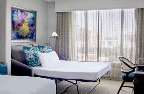 Downtown Orlando Hotel | 2 Connecting Suites at a 4.5⭐️ Hotel