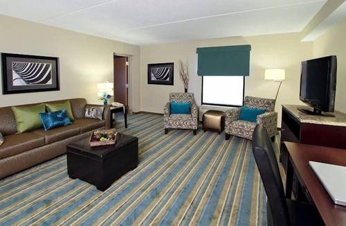Hagerstown Hotel | 2 Connecting Suites at a Hotel