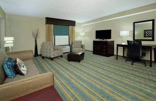Hagerstown Hotel | 2 Connecting Suites at a Hotel