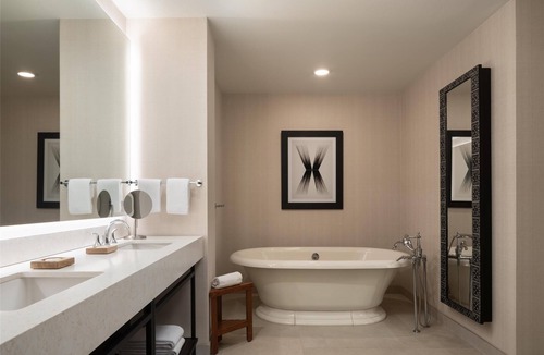 Lost Pines Hotel | 2 Connecting Suites at a 4⭐️ Hotel