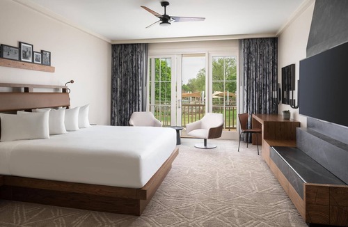 Lost Pines Hotel | 2 Connecting Suites at a 4⭐️ Hotel