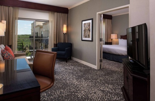 West San Antonio Hotel | 2 Connecting Suites at a 4⭐️ Hotel