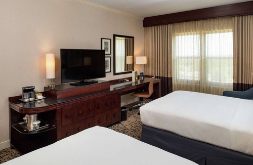 West San Antonio Hotel | 2 Connecting Suites at a 4⭐️ Hotel